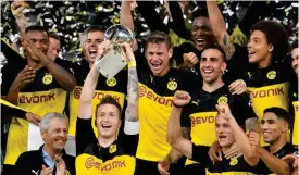  ?? FASSBENDER/LEHTIKUVA
FOTO: INA ?? Dortmund har alla chanser att kamma hem titeln denna säsong.