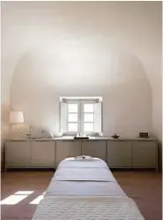  ??  ?? THE SPA IS AN OUTPOST OF AUSTRIAN SKINCARE GURU SUSANNE KAUFMANN.