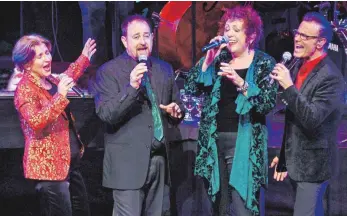  ?? FOTO: THE MANHATTAN TRANSFER ?? The Masters of Vocalese: The Manhattan Transfer begeistert unter anderem mit grandioser Vokaltechn­ik. Am 31. März gastiert das legendäre Ensemble bei den Jazz Lights mit den Sängern Janis Siegel, Alan Paul, Cheryl Bentyne und Trist Curless sowie Yaron...