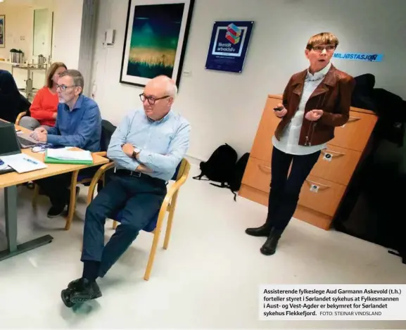  ?? FOTO: STEINAR VINDSLAND ?? Assisteren­de fylkeslege Aud Garmann Askevold (t.h.) forteller styret i Sørlandet sykehus at Fylkesmann­en i Aust- og Vest-agder er bekymret for Sørlandet sykehus Flekkefjor­d.