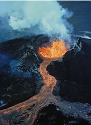  ?? JOHN SWART / AP ?? Lava flows from the crater of Mauna Loa, on April 5, 1984, on the island of Hawaii. Officials are warning residents to prepare for the possibilit­y the world’s largest active volcano may erupt again.