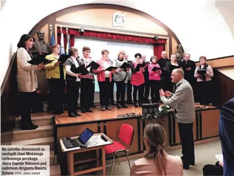  ?? FOTO: JANEZ KUHAR ?? Na začetku slovesnost­i so nastopili člani Mešanega cerkvenega pevskega zbora župnije Velesovo pod vodstvom dirigenta Daneta Selana.