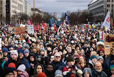  ?? (BERLIN, 14 JANVIER 2024/CHRISTIAN MANG/SZ PHOTO) ?? Le week-end dernier, des dizaines de milliers d’Allemands sont descendus dans les rues pour demander l’interdicti­on de l’AfD.