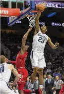  ?? MITCHELL LEFF / GETTY IMAGES ?? Villanova’s Jermaine Samuels (23) blocks the shot of Shamorie Ponds on Wednesday, but St. John upset the No. 1 Wildcats.