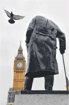  ?? FOTO: AFP/BEN STANSALL ?? Der alte Churchill wird sich wundern: Elizabeth Tower, besser bekannt als Big Ben, nimmt sich eine Auszeit.