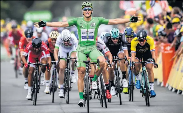  ??  ?? ARRASA. Marcel Kittel no dio opción a sus rivales en el sprint de Bergerac y se llevó su cuarta etapa en lo que va de Tour de Francia. En total, el alemán suma 13 triunfos.