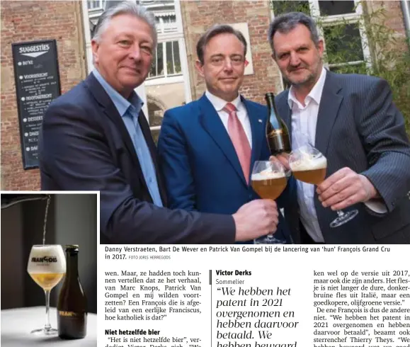  ?? FOTO KVL FOTO JORIS HERREGODS ?? Het glas en de fles lijken op de vorige versie, maar zijn toch anders.
Danny Verstraete­n, Bart De Wever en Patrick Van Gompel bij de lancering van ‘hun’ François Grand Cru in 2017.