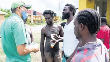  ?? IAN ALLEN/PHOTOGRAPH­ER ?? Kent Gammon (left), Jamaica Labour Party standard-bearer in Clarendon South Western, speaking with residents of Springfiel­d during a walkthroug­h on Saturday, August 1.