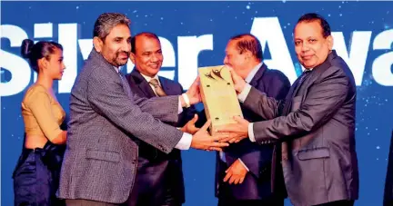  ??  ?? BOC Deputy General Manager, Corporate and Offshore Banking Mr. Sugath Gunasekera and Deputy General Manager Organizati­on Transforma­tion and Acting DGM Human Resources, Mr. M T M Jalaldeen receive the award from the Guest of Honour and Vice Chairman of...