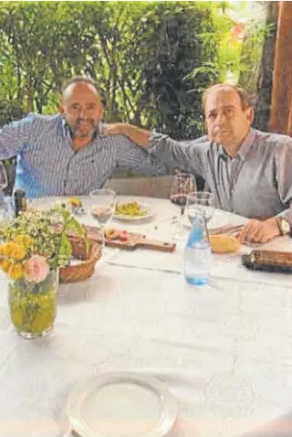  ?? // ABC ?? El general Espinosa con el empresario Tejera de León
