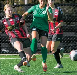  ?? ?? Gippsland United’s Hollie Ryan fires across the field during her side’s 2-1 win over Doveton.