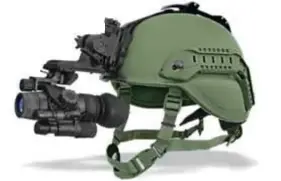  ??  ?? Helmet with night vision device