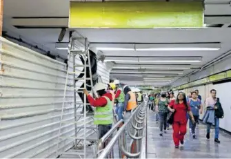  ?? ?? Esta semana retiraron las láminas de los accesos B y C del Metro