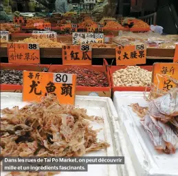  ??  ?? Dans les rues de Tai Po Market, on peut découvrir mille et un ingrédient­s fascinants.