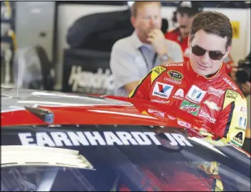  ?? DARRON CUMMINGS/THE ASSOCIATED PRESS ?? Retired NASCAR star Jeff Gordon climbs into Dale Earnhardt Jr.’s No. 88 Chevrolet during practice Friday at Indianapol­is Motor Speedway. Gordon had planned to drive the pace car at Sunday’s Brickyard race, but agreed to take over in the cockpit for...