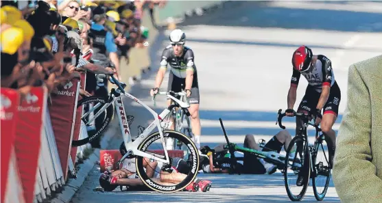  ?? Picture: AP. ?? Mark Cavendish was fortunate to sustain only a broken shoulder after a high speed crash.