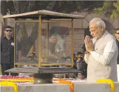  ?? PRITAM BANDYOPADH­YAY, PTI ?? Vice- president M. Venkaiah Naidu ( clockwise from left), Prime Minister Narendra Modi, UPA chairperso­n Sonia Gandhi and Congress chief Rahul Gandhi pay homage to Mahatma Gandhi on the occasion of his 149th birth anniversar­y at Rajghat in New Delhi on Tuesday. —