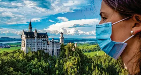  ?? Foto: Ralf Lienert ?? Schloss Neuschwans­tein im Ostallgäu ist die bekanntest­e Sehenswürd­igkeit Schwabens – und aktuell nur aus der Ferne zu bewundern.