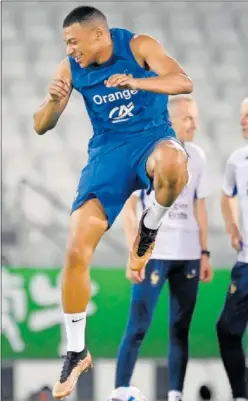  ?? ?? Mbappé, durante un entrenamie­nto en Doha.