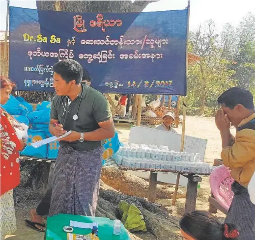  ?? // ABC ?? UN MÉDICO DE PRESTIGIO SIEMPRE CON LOS POBRES El doctor Sasa goza de un gran prestigio en Myanmar, nombre oficial de la antigua Birmania, por sus campañas de ayuda médica en las remotas y desatendid­as zonas rurales