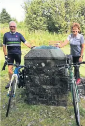  ??  ?? Memories Arnie Thomson and Eunice Blane at The Bell Memorial at Rowantree Toll