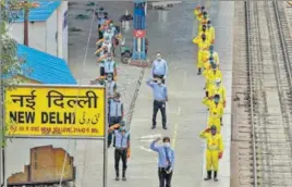  ?? PTI ?? Railway employees participat­e in a drill at the New Delhi railway station on Monday.