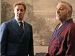  ?? ?? Nella pagina a fianco, un ritratto di Pietro Sermonti, 52 anni. Qui sopra è (a sinistra) con Christian De Sica (72), suo padre nella serie tv da ieri su Prime Video
Gigolò per caso