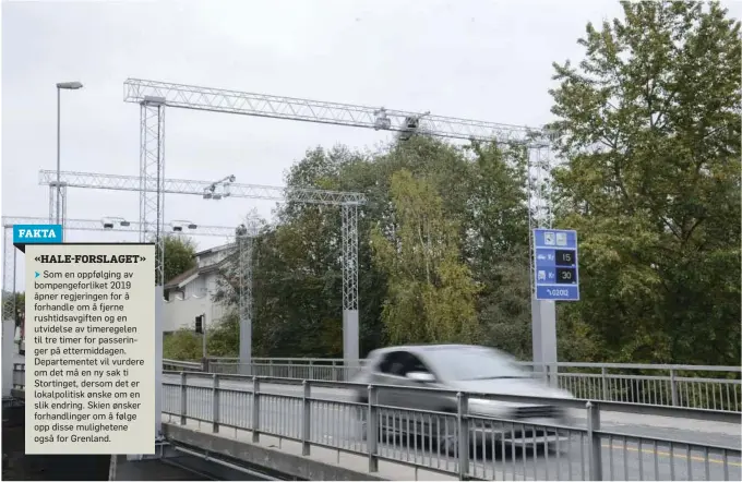  ?? FOTO: BJØRNAR LARSEN ?? UMULIG: Ap ville fjerne bommen i Hesselberg­s gate i Skien. Nå er forslaget lagt i skuffen. En utredning slår fast at det er umulig uten en ny runde i Stortinget.