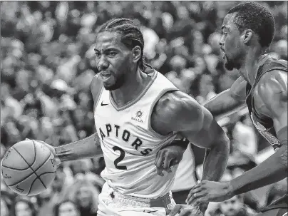  ?? CP PHOTO ?? Toronto Raptors’ Kawhi Leonard fends off Dallas Mavericks’ Harrison Barnes as drives to the net during NBA action in Toronto on Friday, Oct. 26.