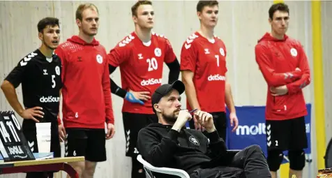  ?? PETER POSER ?? Hat nun solide Regionalli­ga-Volleyball­er hinter sich stehen: VSV-Coach Sebastian Mosig.