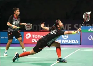  ?? WAHYUDIN/JAWA POS ?? MAKIN PADU: Greysia Polii (kanan) dan Apriyani Rahayu ketika tampil di Piala Sudirman 2017.