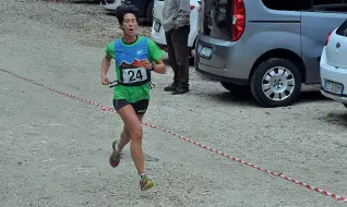  ??  ?? Roccia Luisa Merz, dell’Atletica Clarina, nel circuito Sat in forze alla sezione di San Lorenzo in Banale, al Trofeo Paludei