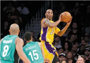  ?? PRESS
ASSOCIATED ?? Los Angeles Lakers' Kobe Bryant, passes the ball as Maccabi Haifa’s Rene Rougeau looks on during the first half of an NBA preseason basketball game in Los Angeles.