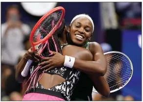  ?? (AP/John Minchillo) ?? Sloane Stephens (right) hugs Coco Gauff on Wednesday after a 6-4, 6-2 victory in the second round of women’s singles play at the U.S. Open in New York.