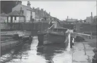  ??  ?? Forth and Clyde Canal at Maryhill in 1937