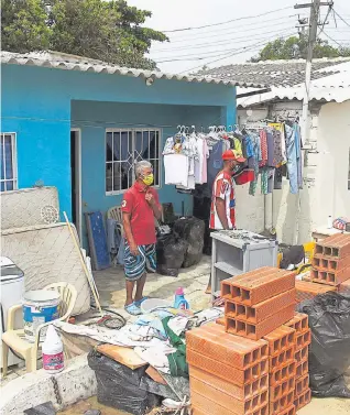  ?? CARLOS CAPELLA-ADN. ?? Las lluvias han causado inundacion­es y daños en varios sectores de la ciudad.