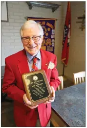  ?? DWAIN HEBDA/CONTRIBUTI­NG PHOTOGRAPH­ER ?? Bob Simpson is shown with the plaque he received in June from the Searcy Lions Club honoring him as Lion of the Decade. Over the years, Simpson distinguis­hed himself through club activities and held every club office except treasurer. He’s probably best known as the Searcy club’s secretary, a post he held for 25 years, as stated on his plaque.