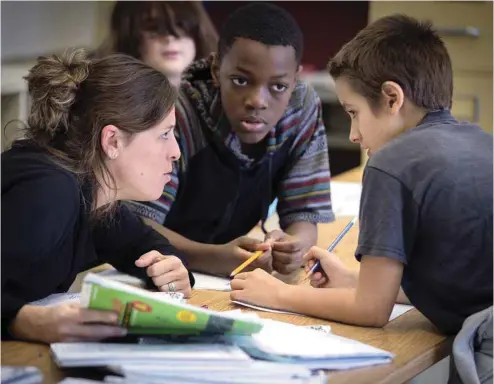  ?? JACQUES NADEAU LE DEVOIR ?? Les élèves qui fréquenten­t le Centre d’intégratio­n scolaire comptent parmi les cas les plus difficiles en matière de comporteme­nt.