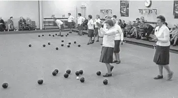  ??  ?? Women taking centre stage at their own championsh­ips held at Dundee Indoor Bowling Rink in 1979.