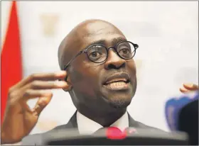  ??  ?? Unframed: There are no photos of Malusi Gigaba gracing Durban home affairs. Wonder why? Photo: Esa Alexander/Gallo Images/Sunday Times