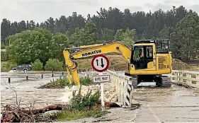  ??  ?? Repairs were needed to the Patearoa Bridge in Central Otago after heavy weather hit the country yesterday.