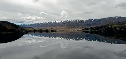  ??  ?? The Manuheriki­a river provides water to 15,000 hectares of irrigated land in the Manuheriki­a Valley, on the outskirts of Alexandra.