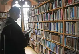  ??  ?? The library of the Carmelite community situated in the Priory