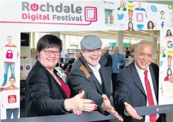  ??  ?? ●●Councillor Janet Emsley, Coronation Street star Simon Gregson and Councillor Daalat Ali at Rochdale Digital Festival in 2017