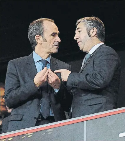  ?? FOTO: JUAN ECHEVERRÍA ?? Juntos en el palco Javier Aldazabal podría ser un posible sustituto de Josu Urrutia en la presidenci­a del Athletic