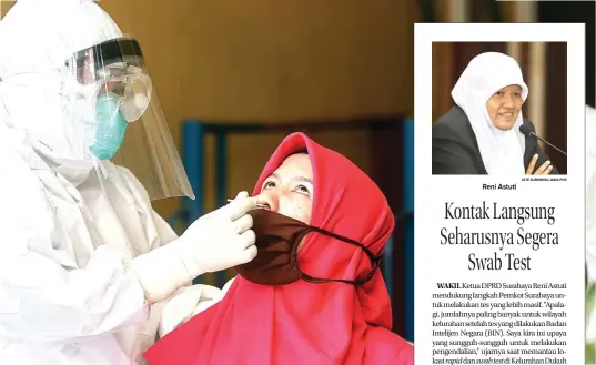  ?? ALFIAN RIZAL/JAWA POS ?? CEGAH PERSEBARAN: Petugas kesehatan melakukan tes swab kepada warga Kelurahan Dukuh Setro yang reaktif di balai RW 2.