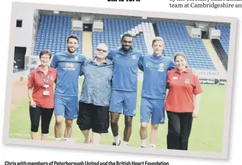  ??  ?? Chris with members of Peterborou­gh United and the British Heart Foundation