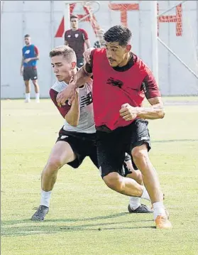  ?? FOTO: MIREYA LÓPEZ ?? Encantado Berchiche está deseoso de jugar su primer partido como rojiblanco