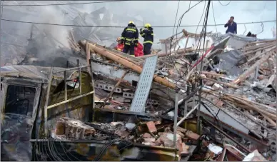  ?? Photo: cnsphoto ?? Rescue staff work on the rubble from the explosion of a liquefied petroleum gas tanker truck on the highway in East China’s Zhejiang Province on Saturday. The accident caused 19 deaths and 172 injuries as of Sunday.