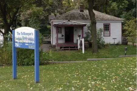  ?? AARON HARRIS/TORONTO STAR ?? The Tollkeeper’s Cottage is a 19th-century building that once housed tollkeeper­s. Fees for using the toll road were collected from the porch.